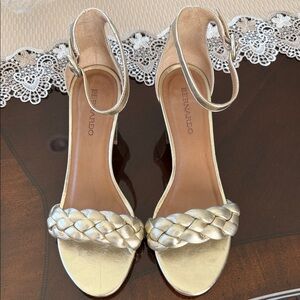 Bernardo Women's Gold Metallic Braided Sandals 8M Like new